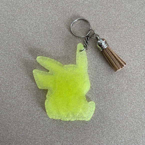 🎉🎉HP🎉🎉 Handmade Pokemon- Pikachu Keychain - Picture 1 of 7